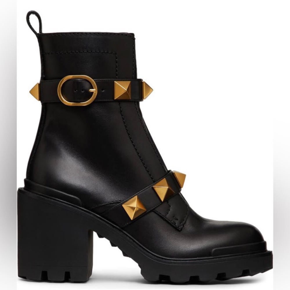 NIB $1690 Valentino Garavani Roman Stud Leather Lug Bootie in size 35!